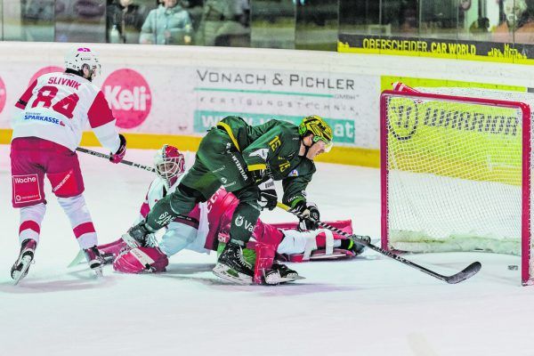 Oben trifft Chris D’Alvise zum 2:0 für Lustenau, unten bejubelt David König sein 3:1 gegen das KAC Future Team. Dietmar Stiplovsek (3)