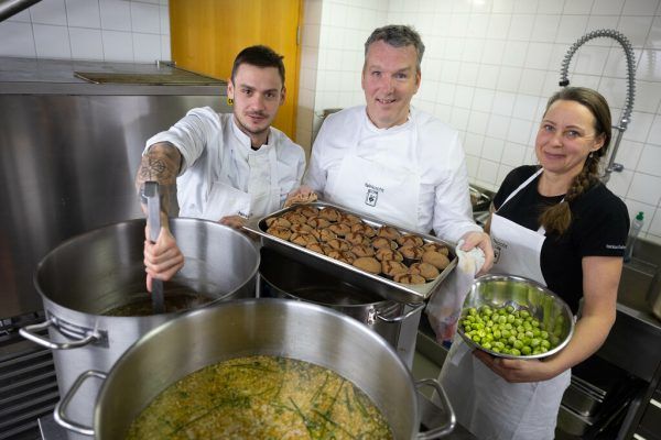Peter Horvath, Wolfgang Mätzler und Bianca Erath in der Küche des Angelika-Kauffmann-Saales (l.). hartinger (6)