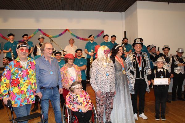 Prinzessin Simone und Prinz Hubert (rechts) überreichten mehreren Gästen einen der gefragten Prinzenorden.  ÖZIV VOrarlberg (2)