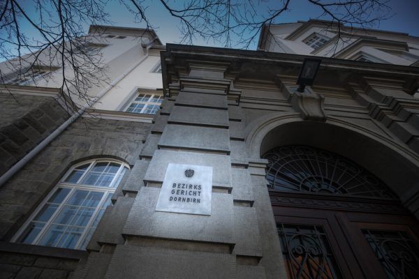 Am Bezirksgericht Dornbirn wurden jahrelang Testamente gefälscht. Einer der damals Involvierten meldete jetzt ebenda Konkurs an. NEUE
