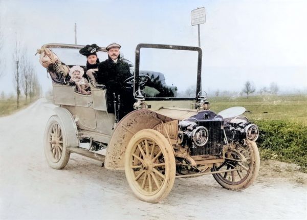 Autopionier Eugen Zardetti mit Familie. Er hatte laut „Vorarlberger Landeszeitung“ 1893 „die erste Droschke mit Benzinantrieb“ in Vorarlberg.