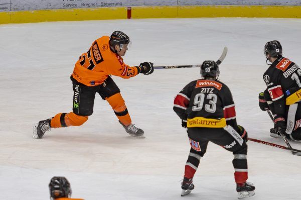 Daniel Woger wechselt die Seiten: In der Saison 2022/23 spielte er mit Graz gegen die Pioneers, jetzt zieht es ihn nach Feldkirch.  Paulitsch