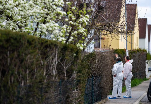 Der 35-Jährige soll seine ehemalige Lebensgefährtin vor deren Haus erschossen haben. APA/Florian Wieser