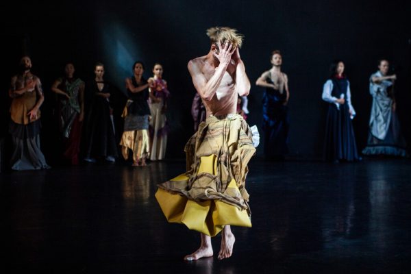 Die französische Compagnie Emanuel Gat Dance im Festspielhaus. Julia Gat