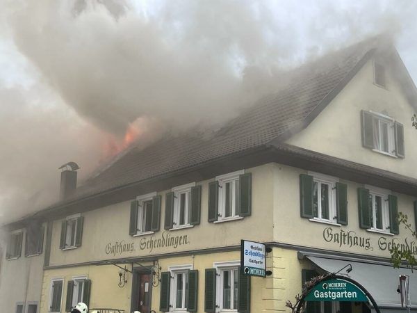 Die Ursache für den Dachstuhlbrand beim Gasthaus Schendlingen ist noch unklar. Vol.at (5)