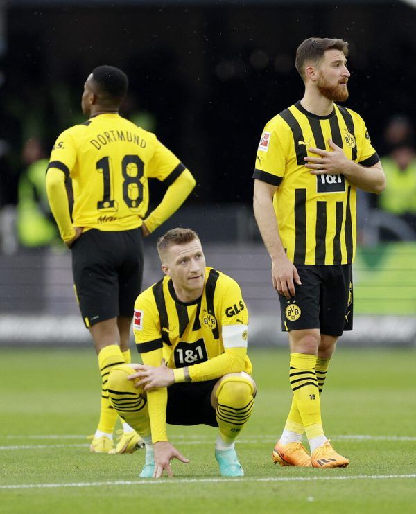 Dortmund kann den Bayern-Patzer nicht nutzen und lässt in Stuttgart Punkte liegen. Reuters