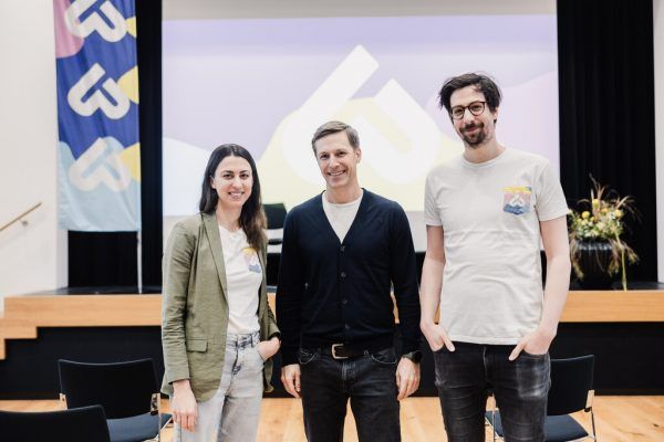 Julia Grahammer und Alexander Thurnher von Startupland mit Philipp Schindler (Bildmitte). Startupland/Frederick Sams (3)