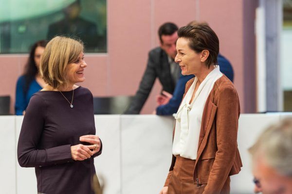 Landesstatthalterin Barbara Schöbi-Fink (links) und Gesundheitslandesrätin Martina Rüscher.  Stiplovsek