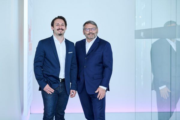 Marc Alge und sein Vater Dietmar Alge führen die Geschäfte derzeit noch gemeinsam. Doch der Generationswechsel ist im Finale angelangt.  alge electronic