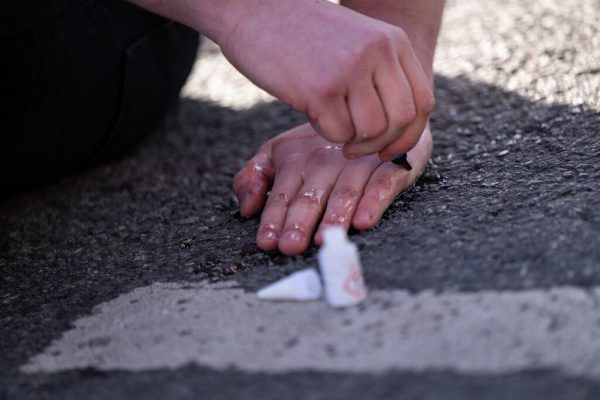 Mit Festkleben kann nicht nur Verkehr blockiert werden.  Lennart Preiss/APA
