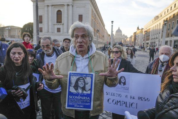 Pietro Orlandi, der Bruder der verschwundenen Emanuala Orlandi, am Petersplatz. AP