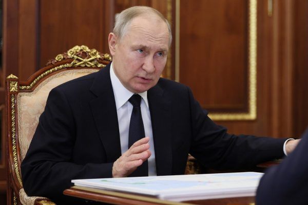 Putin unterschrieb die vom Parlament am Mittwoch verabschiedeten Gesetzesänderungen AP