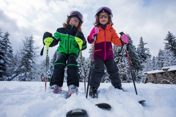 Skifahren ist ein beliebter Familiensport.  Stiplovsek