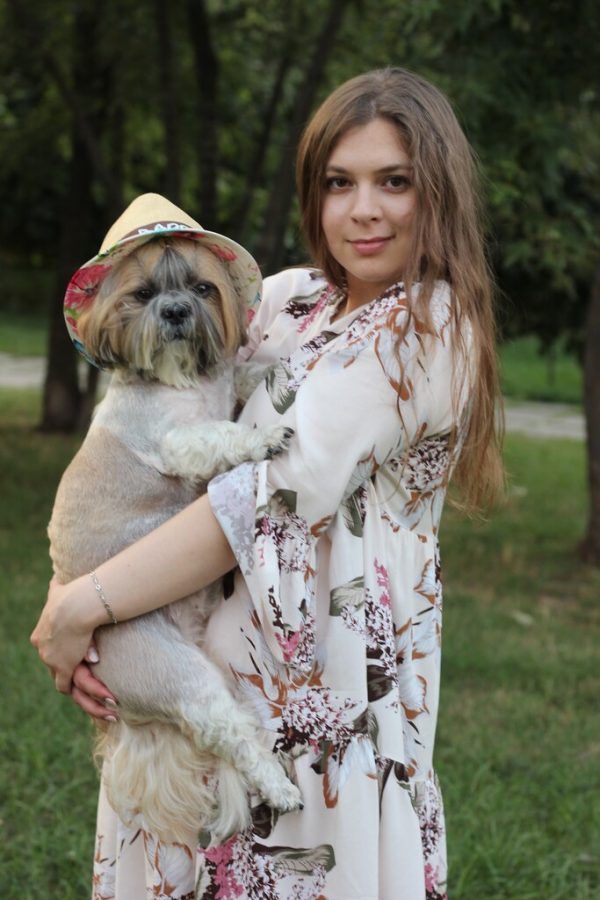 Sofia mit ihrem Hund Vincent Brings Happiness in Kiew. Privat