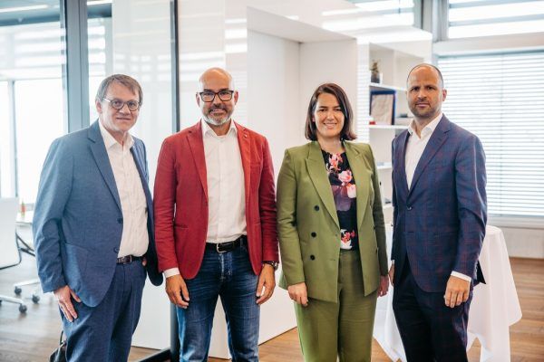 Christoph Thoma, Doppelmayr-CEO Thomas Pichler, Barbara Thaler und Marco Tittler in Wolfurt. sams foto