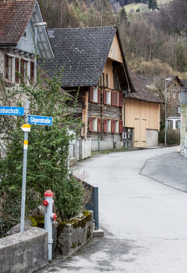 Die Fahrbahn wird verlegt. Dietmar Walser