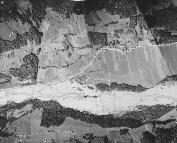 Viel breiter als heute floss in den 1930ern noch die Bregenzerach durch Schnepfau. lvg (2)