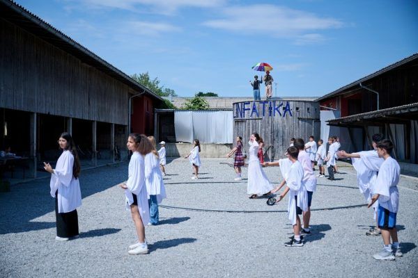 An der Aufführung sind zahlreiche Volksschulkinder aus Lustenau beteiligt. Marcel hagen