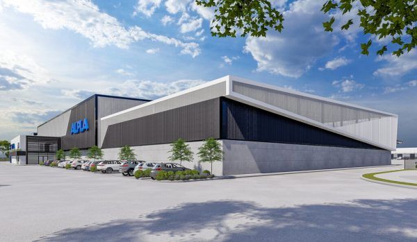 Ansicht des neuen Werkes in Südafrika. Rund 100 Mitarbeitende sollen beschäftigt werden. Kleines Bild: Alpla-CEO Philipp Lehner. alpla (2)