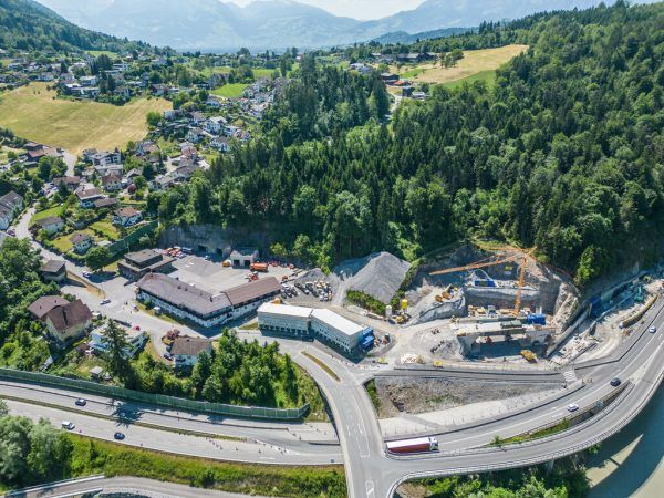 Das Bauhofareal in der Felsen­au in Frastanz. Die rot markierte Fläche wird neu bebaut. hartinger
