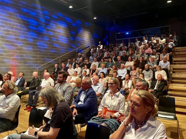Das Publikum freute sich auf die Gesangsdarbietung. privat (4)