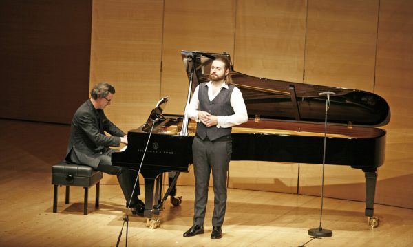 Der 30-jährige deutsch-rumänische Bariton Konstantin Krimmel und sein Begleiter Daniel Heide. Schubertiade