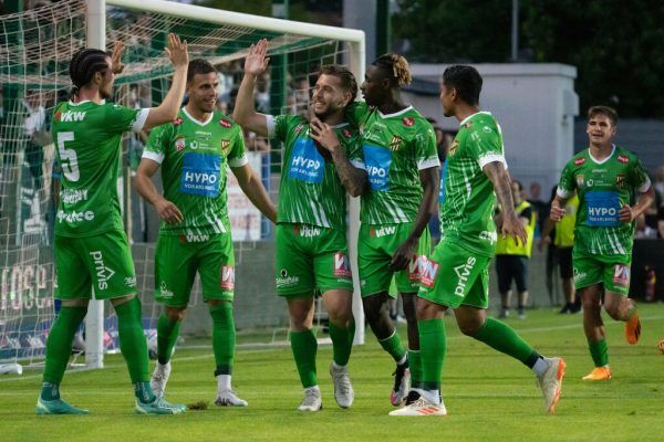 Haben allen Grund zu jubeln: Die vier Vorarlberger Profivereine Austria Lustenau, SCR Altach, FC Dornbirn und SW Bregenz. GEPA (2), APA,Maurice Shourot