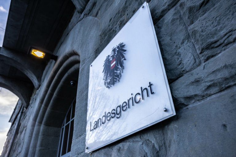 Regina Nesensohn vom KSV1870 (kleines Foto) bestätigt den Eindruck, dass in jüngster Zeit mehr Insolvenzverfahren gar nicht erst vom Gericht abgewickelt werden.Hartinger, KSV1870