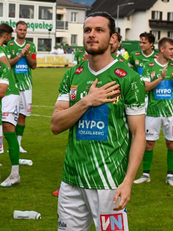 Jean Hugonet bei seinem Abschied. Der Verteidiger verdeutlicht, dass die Austria in seinem Herzen bleibt. Hugonet wechselt zum FC Magdeburg. GEPA/Lerch (4)
