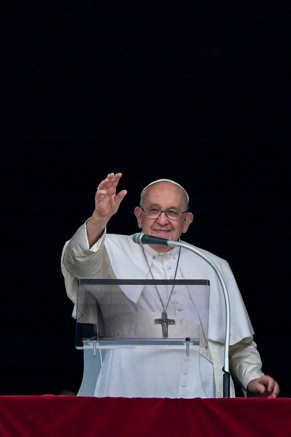 Papst zur Kontrolle im Spital  apa
