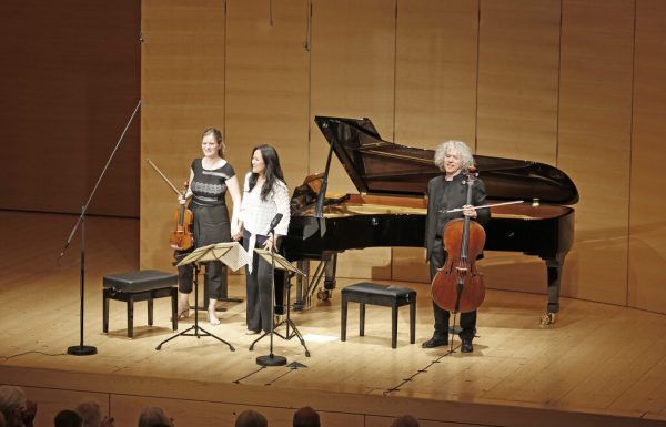 Veronika Eberle, Connie Shih und Steven Isserlis begeisterten bei ihrem Schubertiade-Debüt. Schubertiade/sprenger