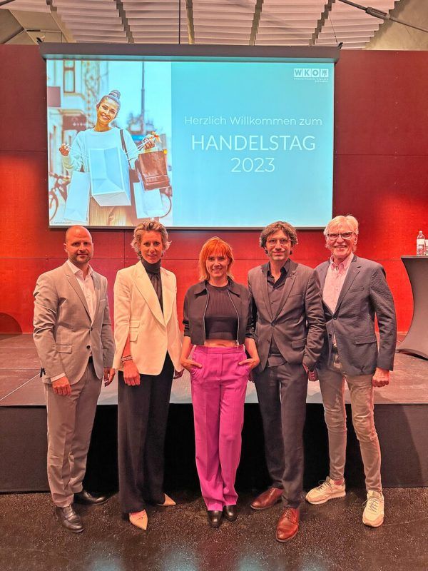 V.l.: Landesrat Marco Tittler, Spartenobfrau Carina Pollhammer, Keynote-Speakerin Theresa Schleicher, Juwelier Andreas Kopf und WKV-Präsident Wilfried Hopfner. WKV