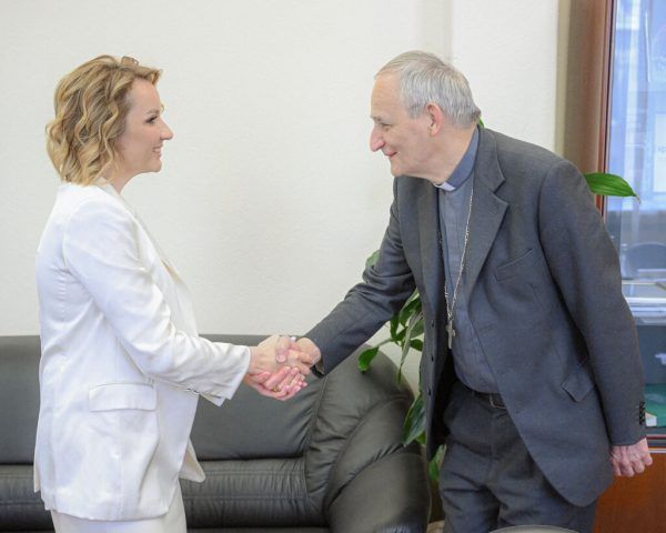 Zuppi und Lwowa-Belowa in Moskau.REUTERS