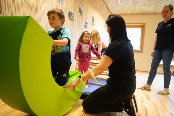 Der Bedarf an Kinderbetreuungsplätzen stieg in den vergangenen Jahren massiv an.  hartinger