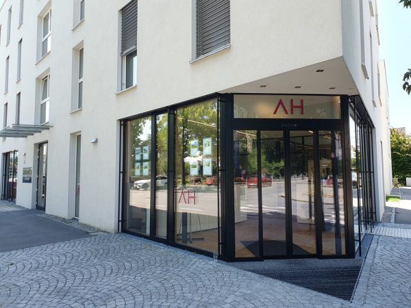 Das Geschäftslokal Andreas Hofer Immobilien wurde von Vetter geplant. wpa