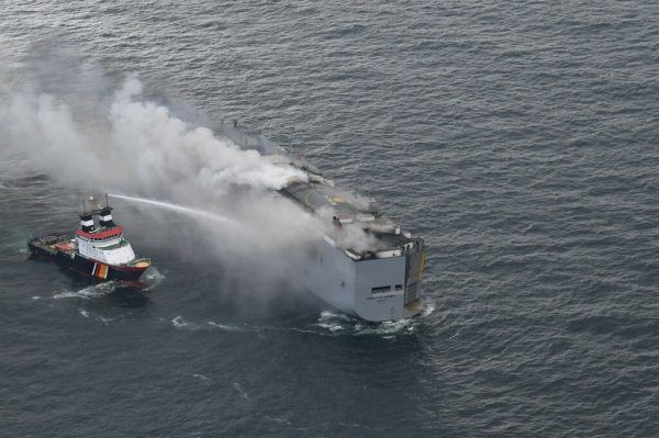 Der Frachter droht zu kippen und zu sinken. Netherlands Coastguard/AFP