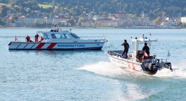 Die Wasserrettung barg fünf Personen. symbolbild lisa mathis