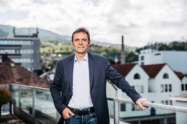 Ein Bild von Marco Ebnicher von jenem Tag, als der vorzeitige Abschluss des Sanierungsverfahrens bekannt gegeben wurde. Frederick Sams