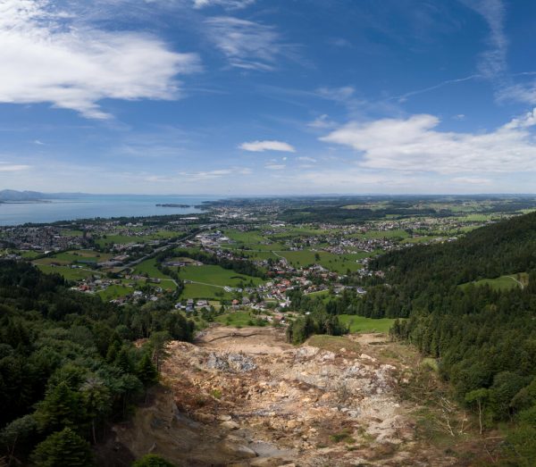 Erneute Regenfälle haben den Hang wieder stärker in Bewegung gebracht. Neue (7)
