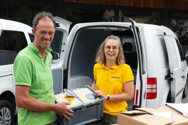 Foto rechts: Martin Winder, Obmann des Vereins „vom Ländle Bur“, und Körix-Geschäftsführerin Sabrina Stockinger.Hartinger (6)