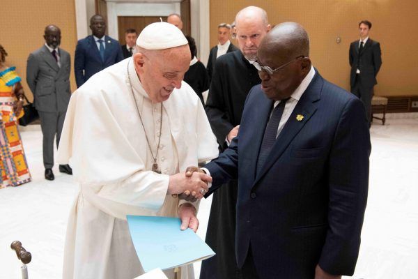 Nana Akufo-Addo zu Besuch bei Papst Franziskus. Reuters/ VATICAN MEDIA