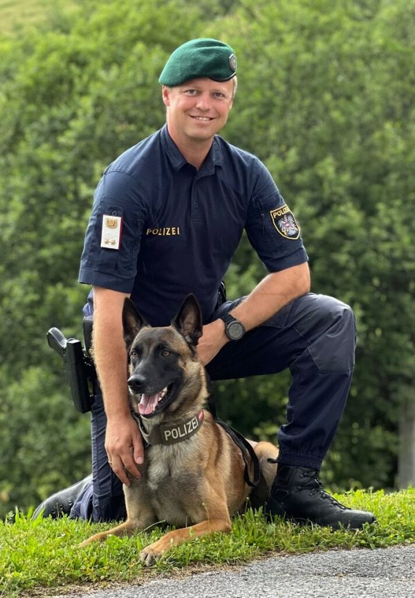 Philippe Auer mit Hund Siegfried von Nacheron. lpd