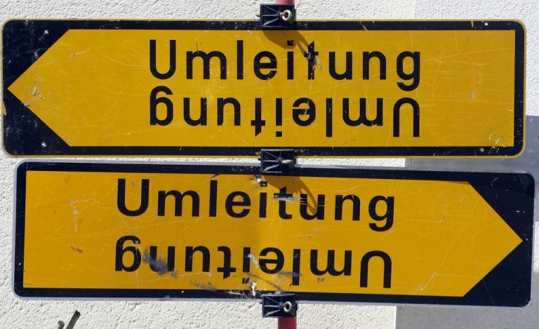 Die Umleitung nach Göfis erfolgt über die L 190 und Frastanz.APA/HERBERT PFARRHOFER