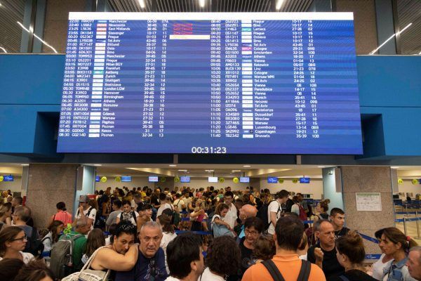 Viele Urlauber fragen sich nun, ob man eine Reise noch kostenlos stornieren. reuters