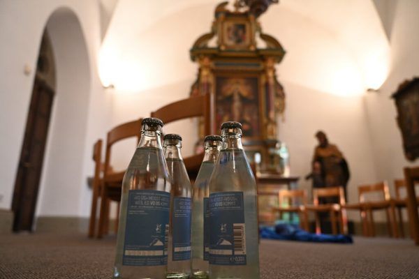 Wasser für Hitzegeplagte gibt es nun in Kirchen. Katholische Kirche Vorarlberg (2)