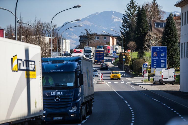 An der Grenze in Feldkirch-Tisis stauen sich morgens regelmäßig die Lkw.Steurer, Hartinger, Handout