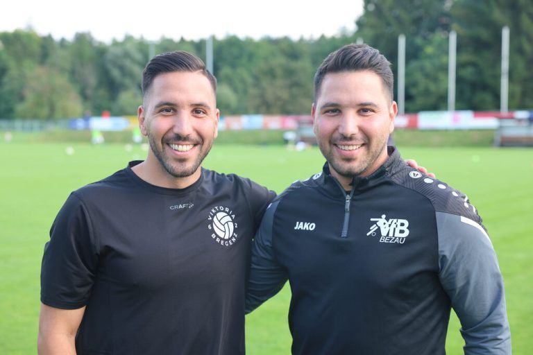 Das Bruderduell knapp gewonnen: Cetin Batir mit Bezau (r.).Hartinger