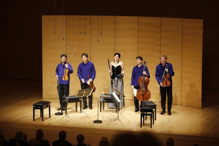 Das Schumann-Quartett mit der Klarinettistin Sharon Kam (links) gastierte bei einer Matinee. Am Nachmittag war dann Kristian Bezuidenhout mit seinem Hammerklavier dran (oben).Schubertiade(2)