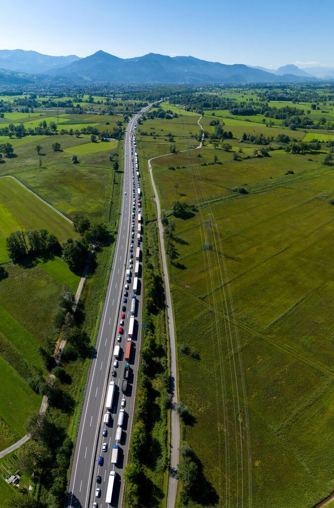 Der Stau auf der A 14 war mehrere Kilometer lang.Stiplovsek (3), Shourot (3)
