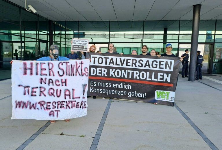 Der VGT protestierte gegen das Urteil, weil sie es als zu mild empfinden. APA/Eckl